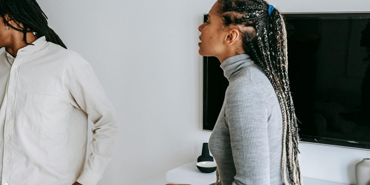 Two individuals engaged in a tense or challenging conversation, symbolizing the difficulties NPD creates in personal relationships.