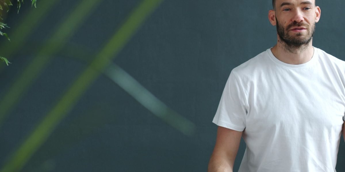 This article explains a gentle, evidence-aware approach to easing anxiety using natural, non-drug strategies and shows when professional help is needed. It defi...