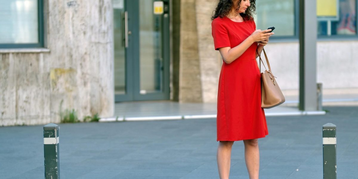 Social media offers both support and potential pitfalls for mental well-being.